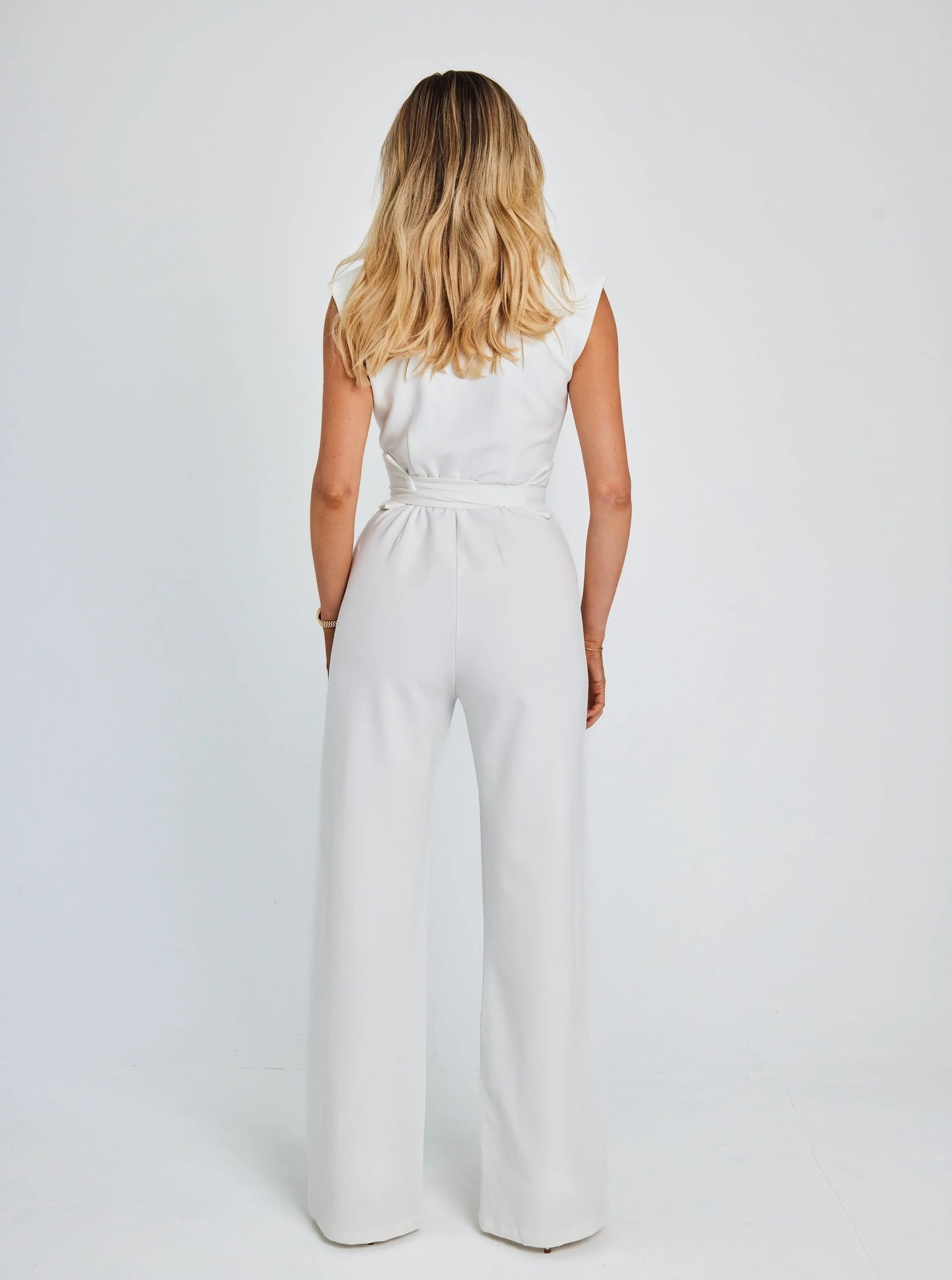 YVANA - SLEEVELESS JUMPSUIT DESIGN