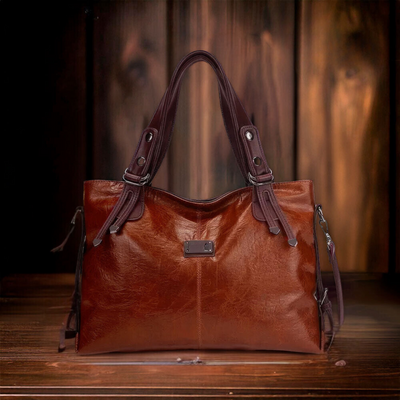 Siena | Timeless Voyager with Ten Pockets