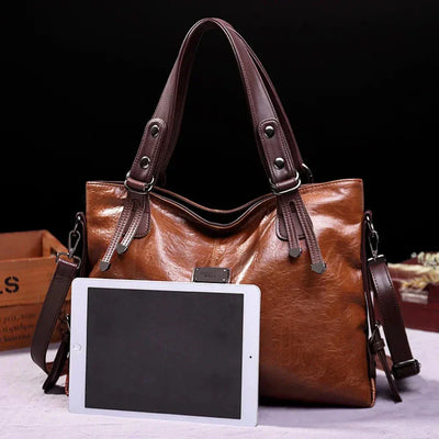 Siena | Timeless Voyager with Ten Pockets