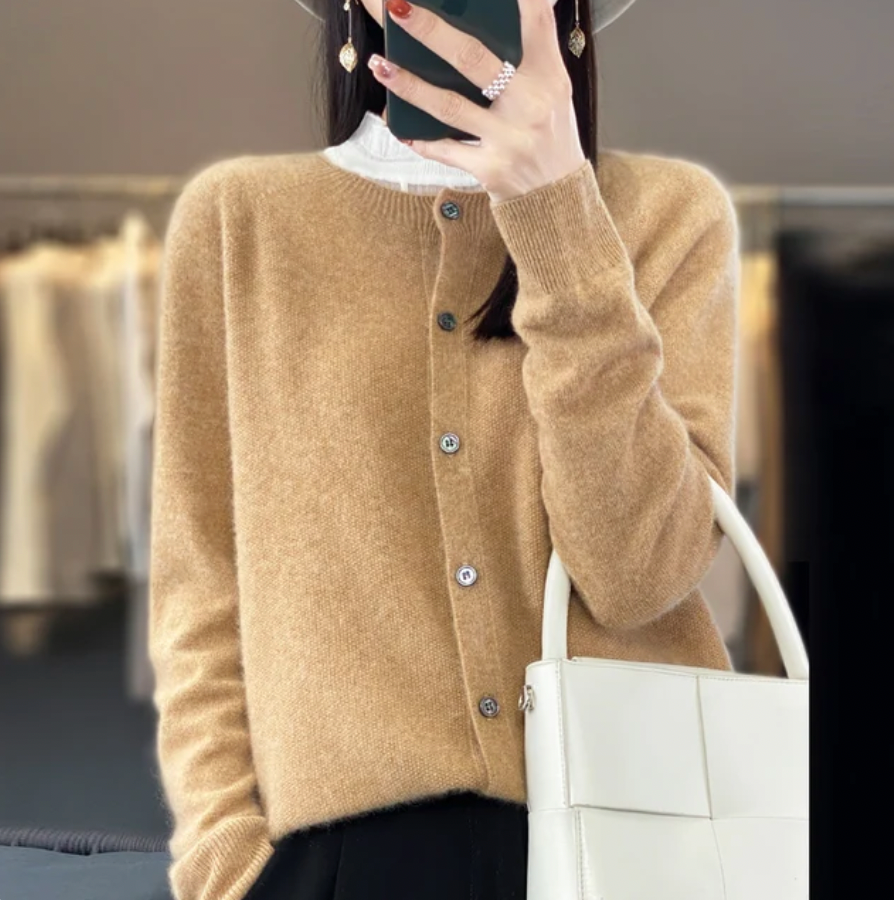 Christine - Cozy Button-Up Cardigan
