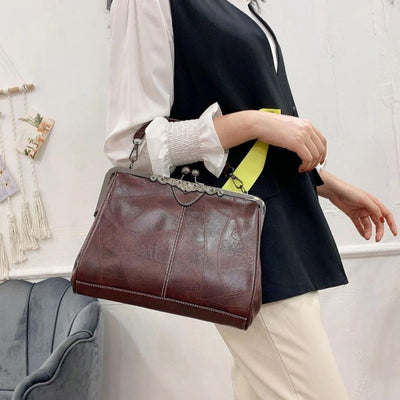 Mila | Classic Vintage Bag Featuring an Elegant Clasp Closure